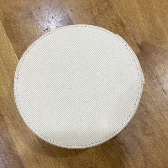 NWOT. Burberry, small makeup bag. - Picture 4 of 12